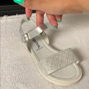 💚💚Conguitos sandals silver color  size 12